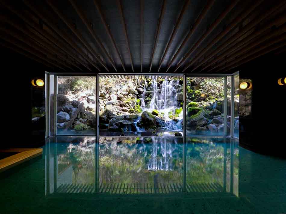 Tateshina Grand Hotel Takinoyu - Waterfall View